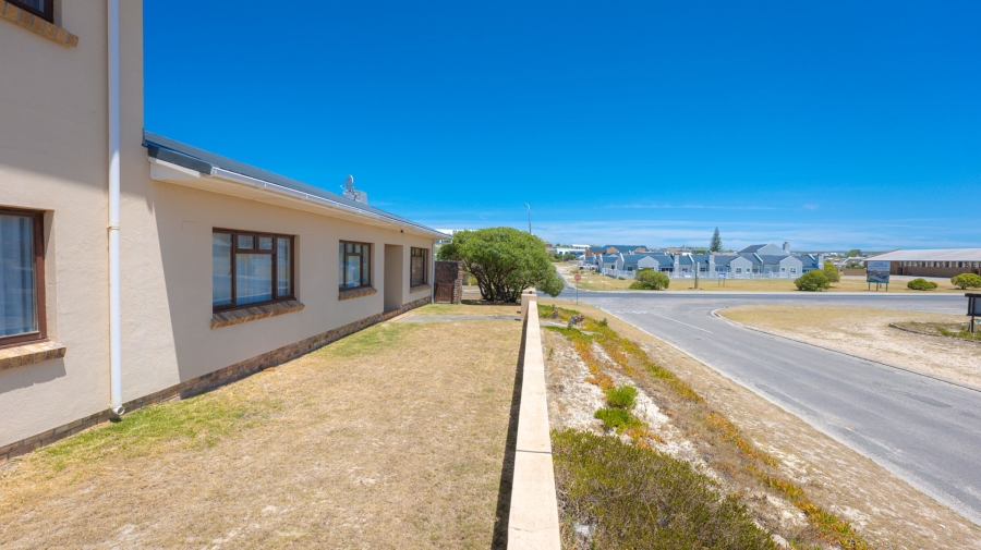 6 Bedroom Property for Sale in Struisbaai Western Cape